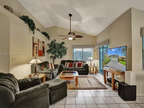 2944 Myrtle Oak Cir, Davie, FL 33328