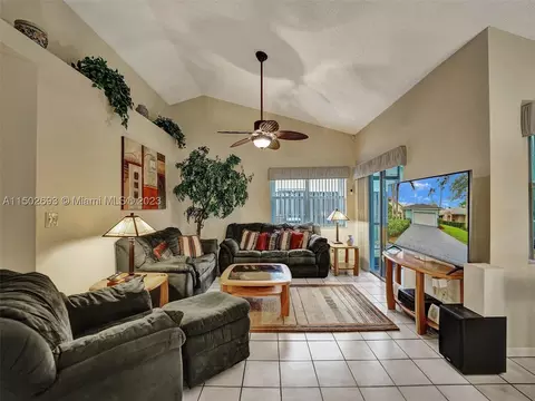2944 Myrtle Oak Cir, Davie, FL 33328