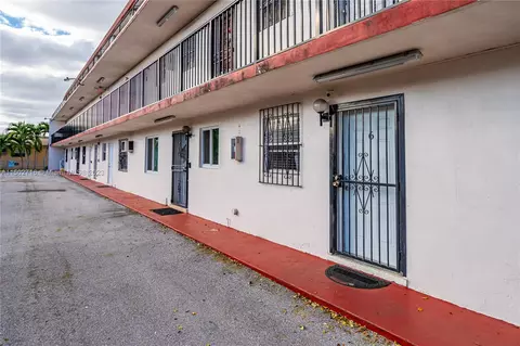 1000 W 28th St #6, Hialeah, FL 33010