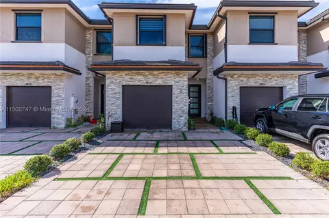 15828 NW 91st Ave, Miami Lakes, FL 33018