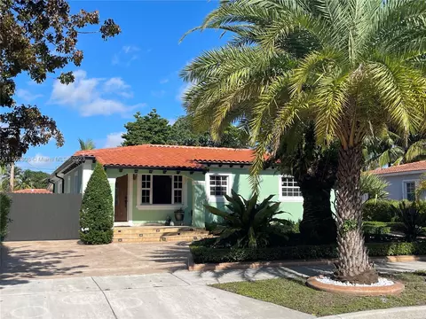 551 E 60th St, Hialeah, FL 33013 photo 2