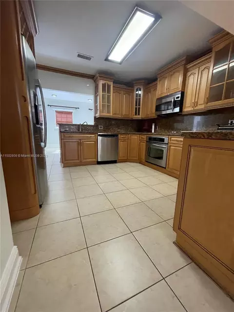 551 E 60th St, Hialeah, FL 33013 photo 11