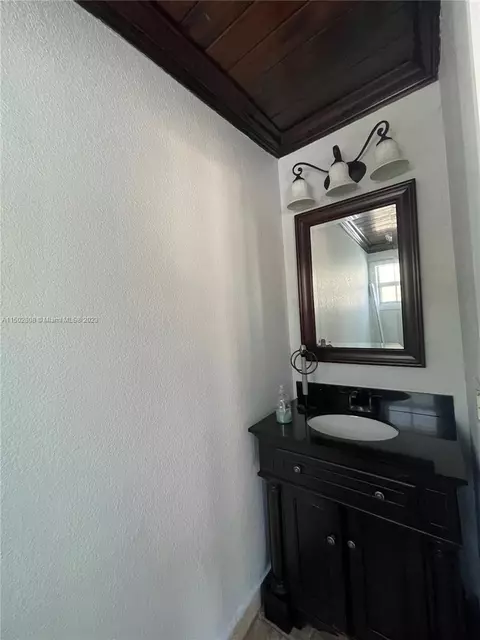 551 E 60th St, Hialeah, FL 33013 photo 42