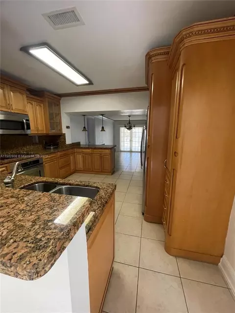 551 E 60th St, Hialeah, FL 33013 photo 10