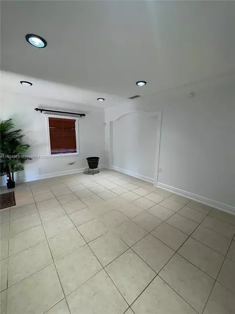 551 E 60th St, Hialeah, FL 33013 photo 9