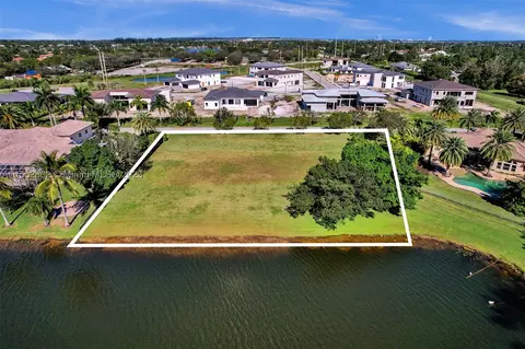 14892 SW 17th St, Davie, FL 33326