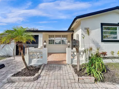 1910 N 52nd Ave, Hollywood, FL 33021