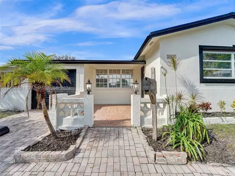 1910 N 52nd Ave, Hollywood, FL 33021