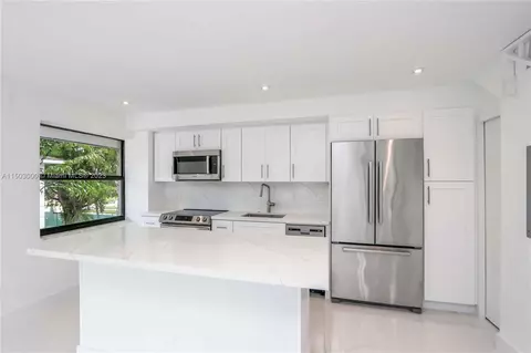 230 Sunrise Dr #6, Key Biscayne, FL 33149