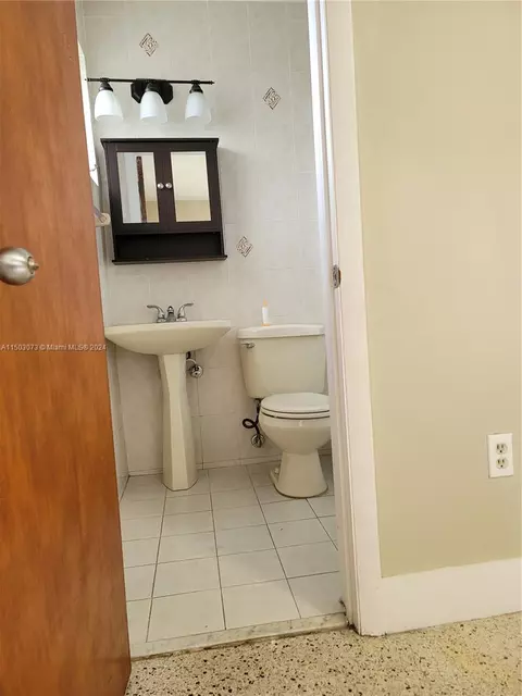 660 W 16th St, Hialeah, FL 33010 photo 8