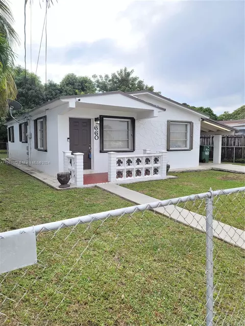 660 W 16th St, Hialeah, FL 33010