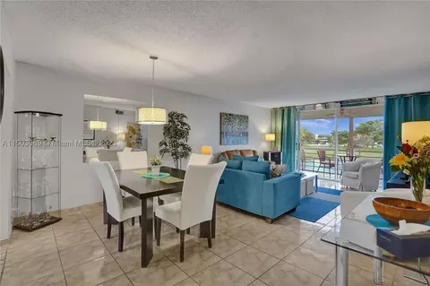 9221 Sunrise Lakes Blvd #203, Sunrise, FL 33322