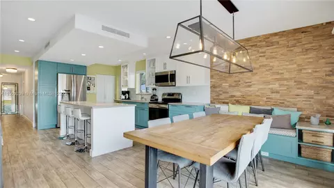 8235 SW 81st Pl, Miami, FL 33143