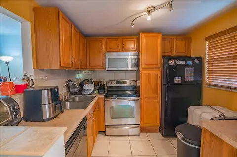 485 N Pine Island Rd #A207, Plantation, FL 33324