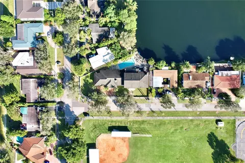 887 Heron Ave, Miami Springs, FL 33166
