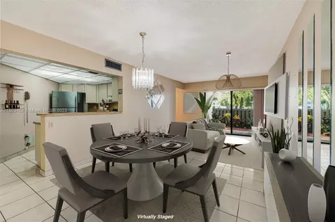 9425 Fontainebleau Blvd #101, Miami, FL 33172