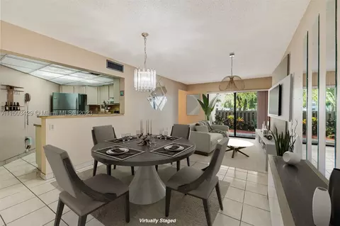 9425 Fontainebleau Blvd #101, Miami, FL 33172