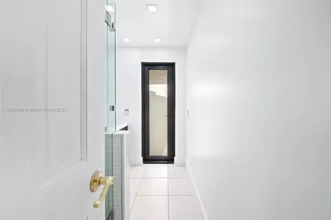 556 W 45th Pl, Hialeah, FL 33012 photo 13