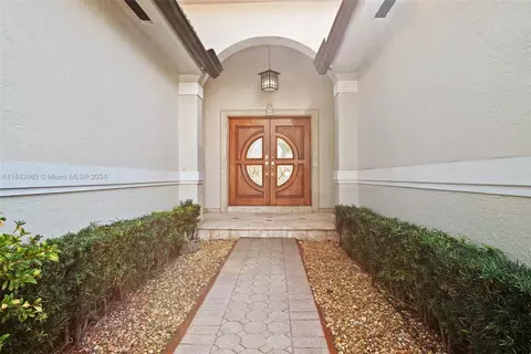 556 W 45th Pl, Hialeah, FL 33012 photo 4