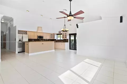 556 W 45th Pl, Hialeah, FL 33012 photo 9