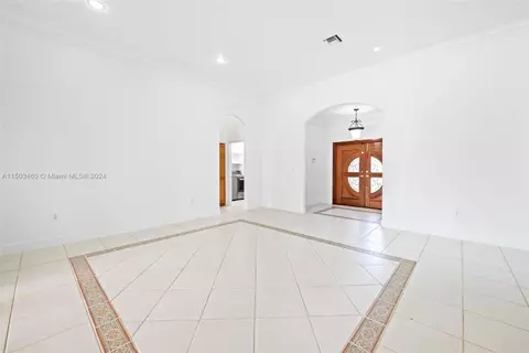 556 W 45th Pl, Hialeah, FL 33012 photo 6