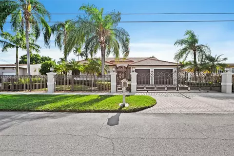 556 W 45th Pl, Hialeah, FL 33012