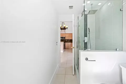 556 W 45th Pl, Hialeah, FL 33012 photo 14