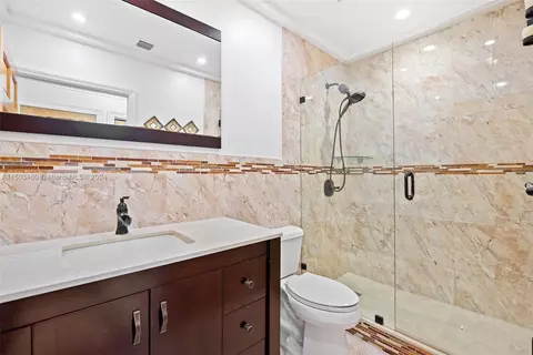 556 W 45th Pl, Hialeah, FL 33012 photo 27