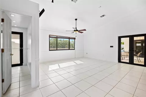556 W 45th Pl, Hialeah, FL 33012 photo 8