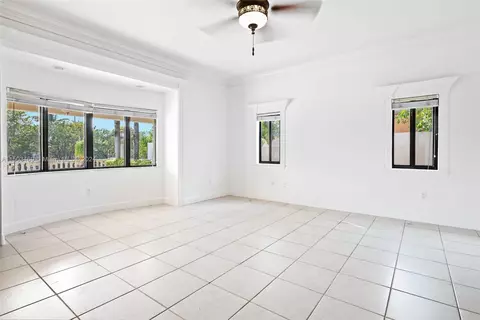 556 W 45th Pl, Hialeah, FL 33012 photo 15