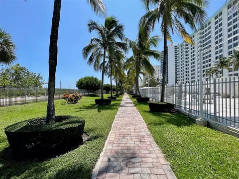 2899 Collins Ave #601, Miami Beach, FL 33140