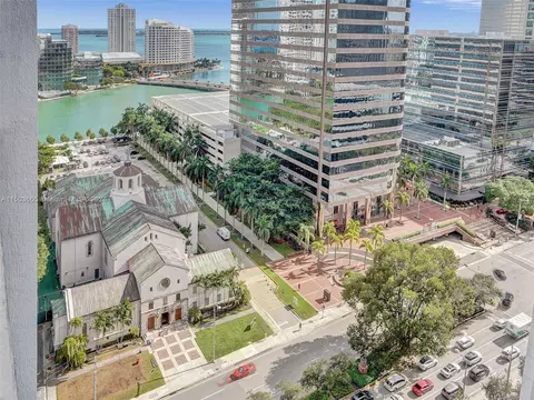 500 Brickell Ave #2106, Miami, FL 33131