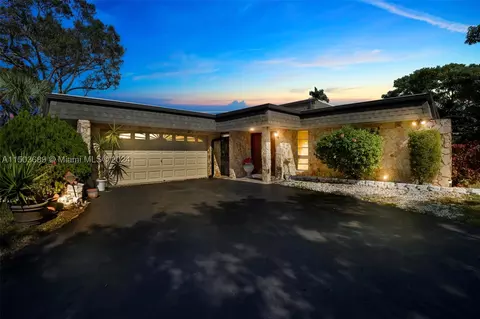 5104 Banyan Ln, Tamarac, FL 33319
