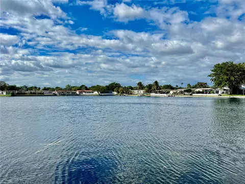 2170 NW 93rd Ave, Pembroke Pines, FL 33024