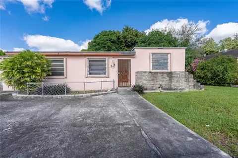 3271 NW 34th St, Miami, FL 33142