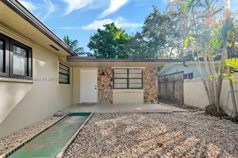 2947 Whitehead St, Miami, FL 33133