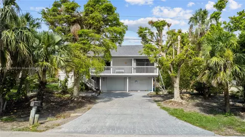 1077 S Yachtsman Dr, Sanibel, FL 33957