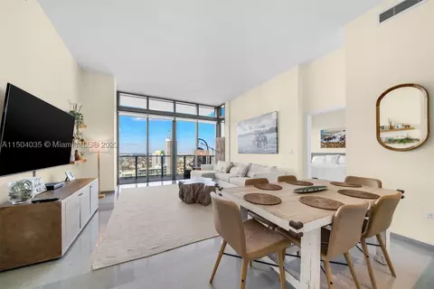 68 SE 6th St #4104, Miami, FL 33131