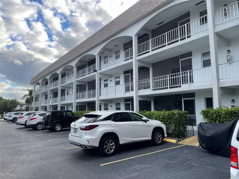 501 Blue Heron Dr #107-A, Hallandale Beach, FL 33009