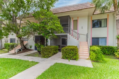 401 Lakeview Dr #105, Weston, FL 33326