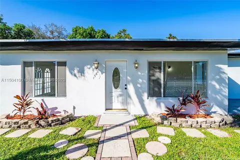 1580 NE 129th St, North Miami, FL 33161