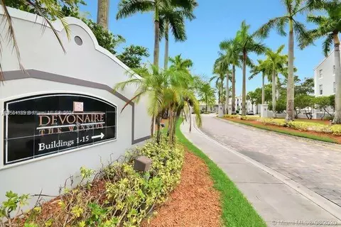 11185 SW 6th St #203, Pembroke Pines, FL 33025