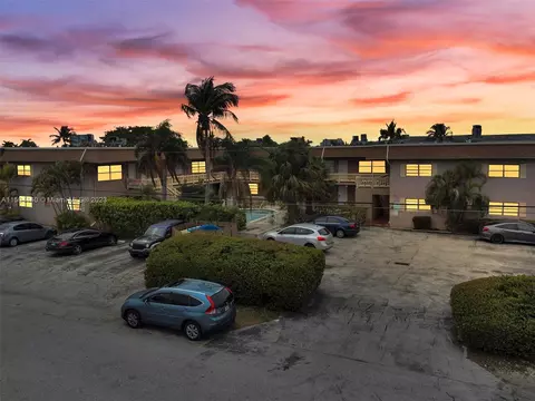241 SE 9th Ave #208, Pompano Beach, FL 33060