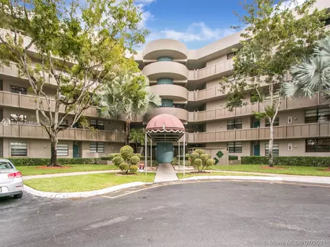 901 Colony Point Cir #422, Pembroke Pines, FL 33026