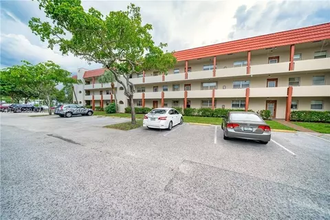 3071 E Sunrise Lakes Dr #106, Sunrise, FL 33322
