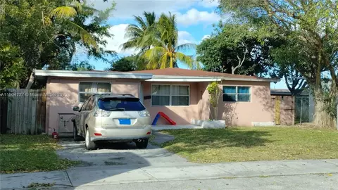 2211 Wiley St, Hollywood, FL 33020