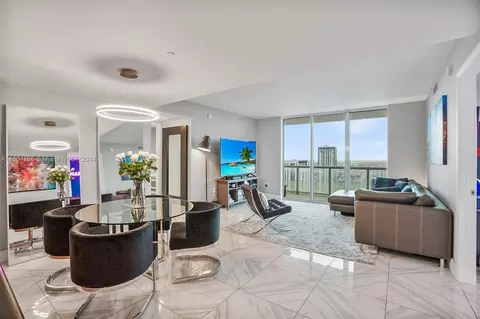 50 Biscayne Blvd #4611, Miami, FL 33132