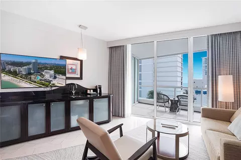 4391 Collins Ave #916, Miami Beach, FL 33140