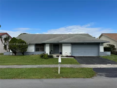 9731 Dunhill Dr, Miramar, FL 33025