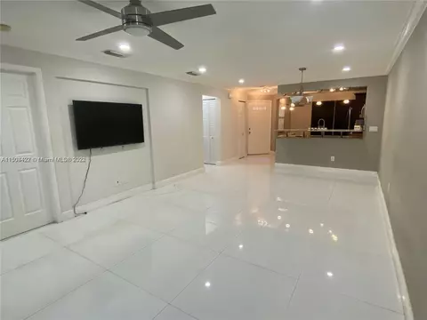 9807 NW 1st Ct, Plantation, FL 33324